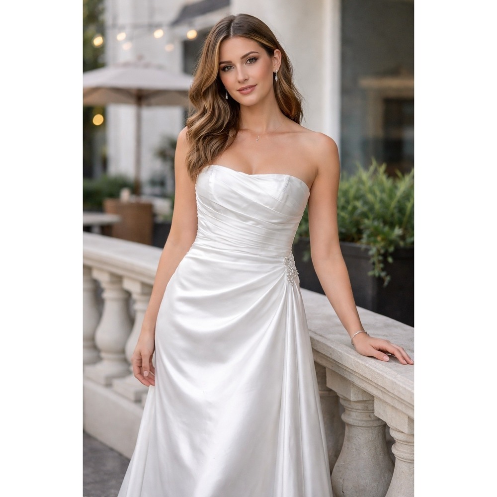 David's Bridal‎ Strapless Satin Wedding Dress Size 8 Draped Applique Bustled